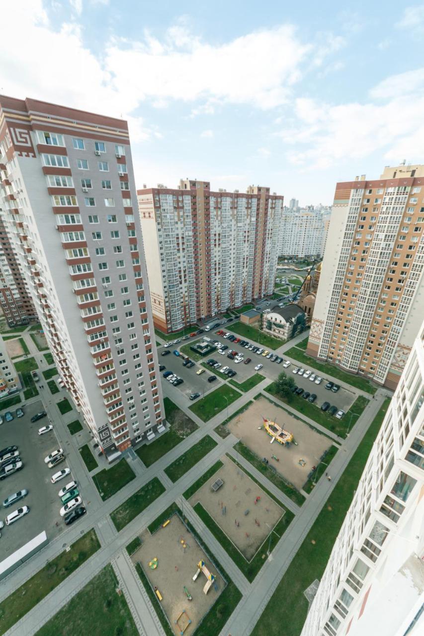 Poznyaky Apartments Patriotika Kijev Kültér fotó