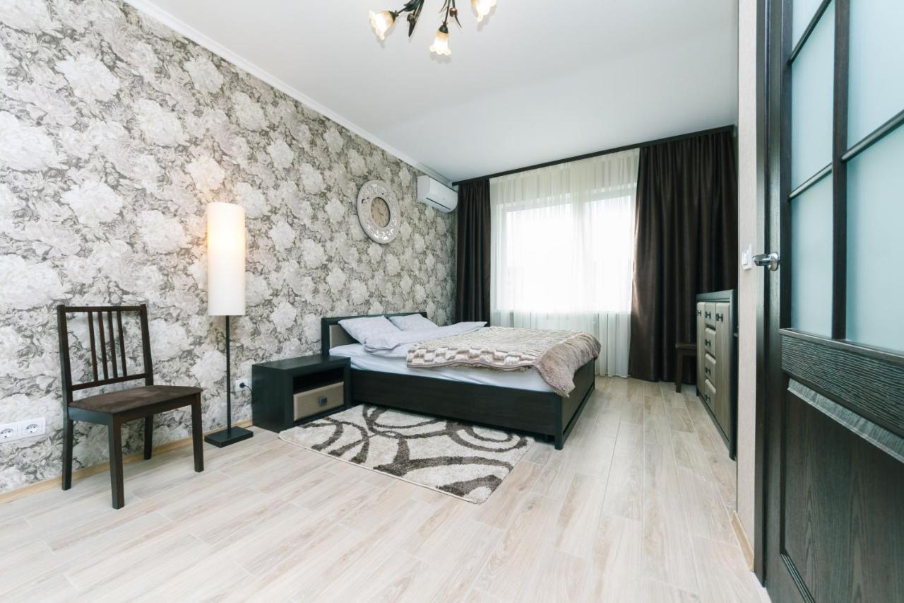 Poznyaky Apartments Patriotika Kijev Kültér fotó