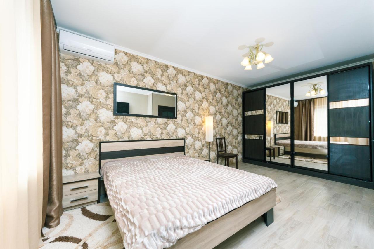 Poznyaky Apartments Patriotika Kijev Kültér fotó