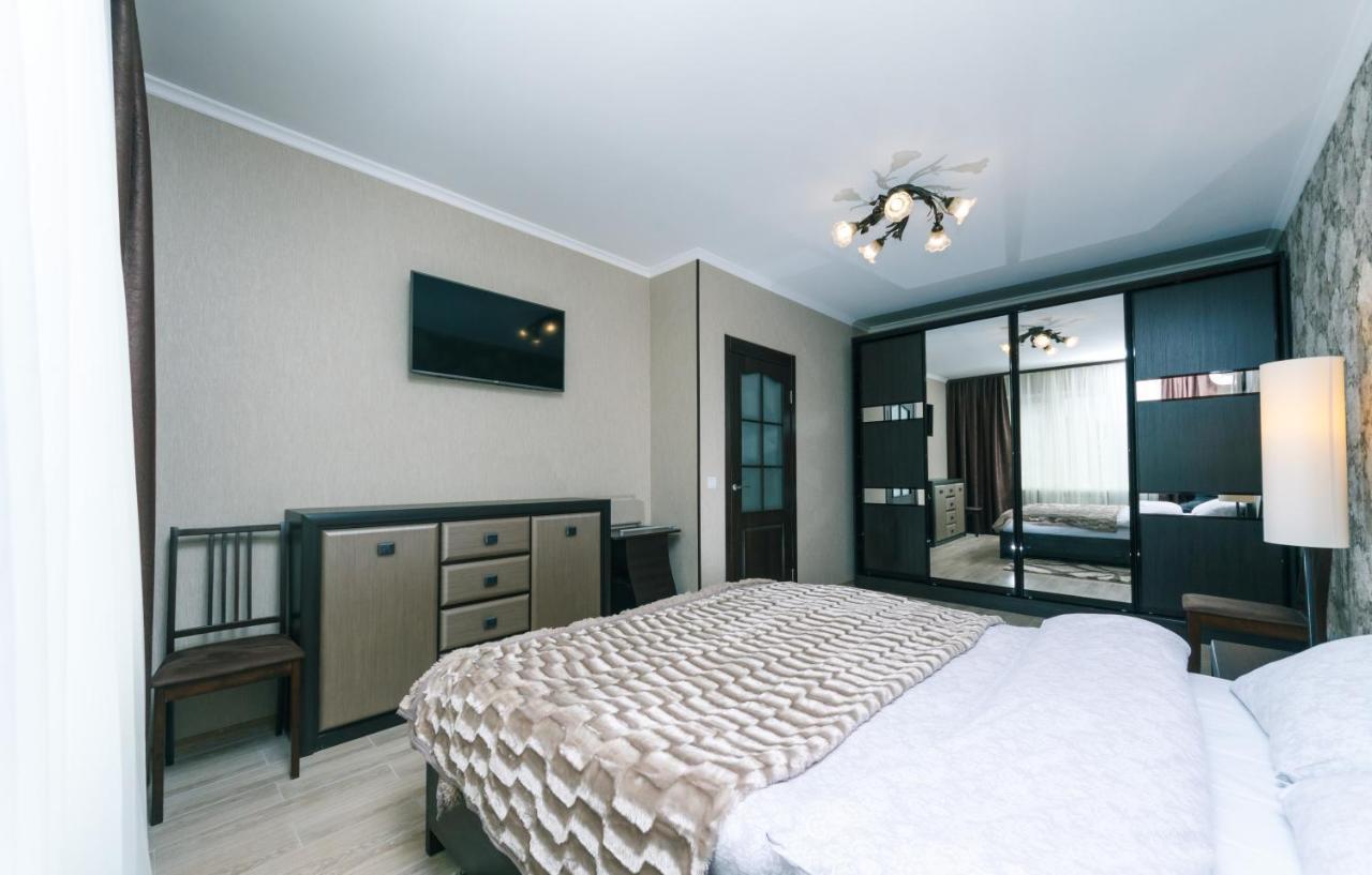 Poznyaky Apartments Patriotika Kijev Kültér fotó