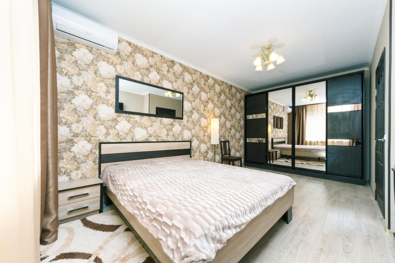 Poznyaky Apartments Patriotika Kijev Kültér fotó